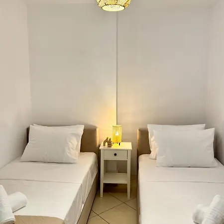 Sempre, Florida Suites, Kythira