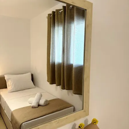 Sempre, Florida Suites, Kythira Daire